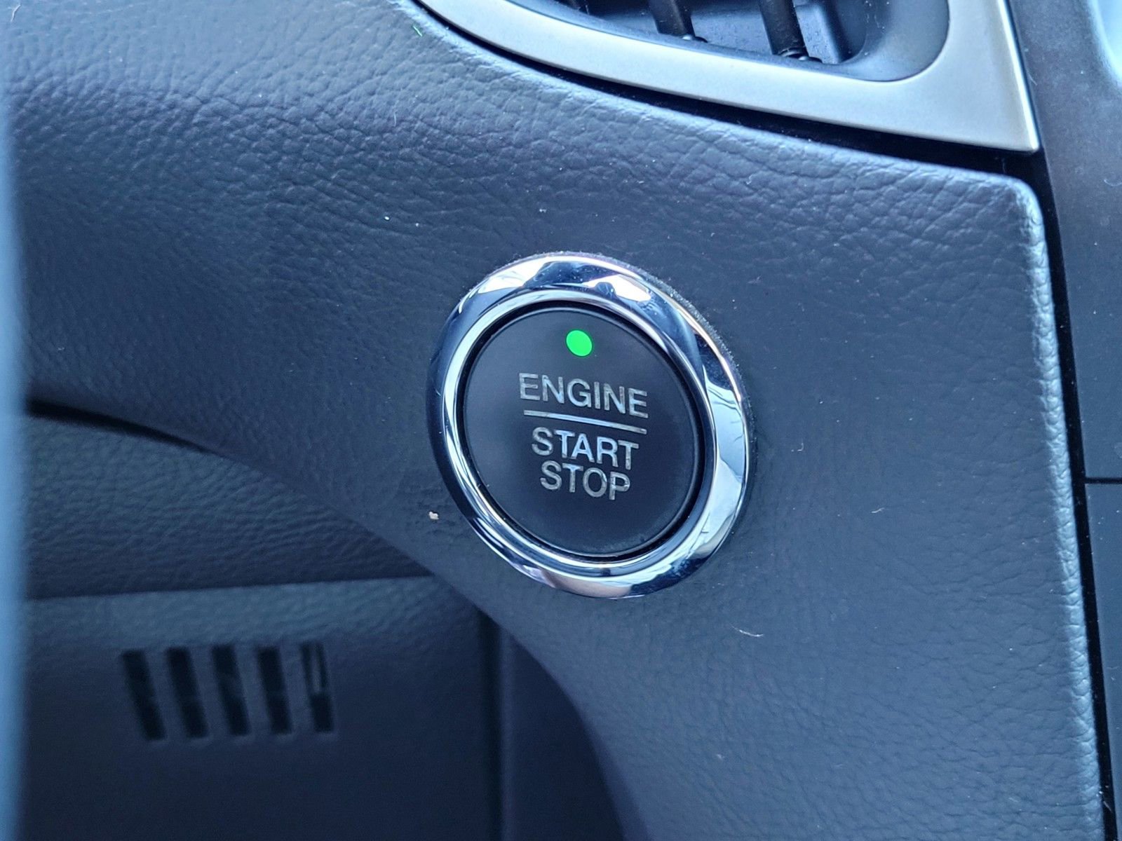 Used 2019 Ford Edge SEL w/ Equipment Group 201A image 25