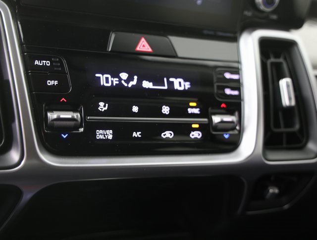 Used 2021 Kia Sorento S image 6