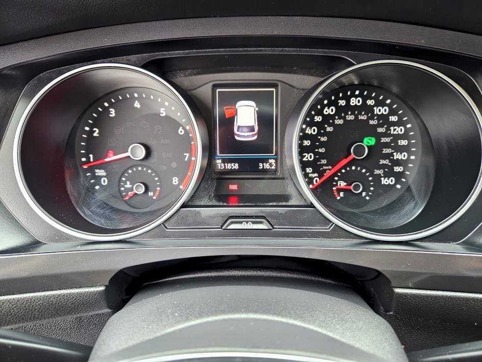 Used 2020 Volkswagen Tiguan SE image 29