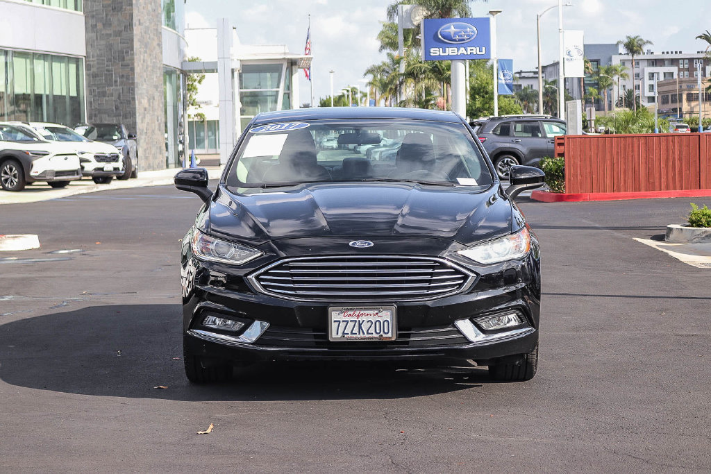 Used 2017 Ford Fusion SE w/ Equipment Group 201A FWD image 2