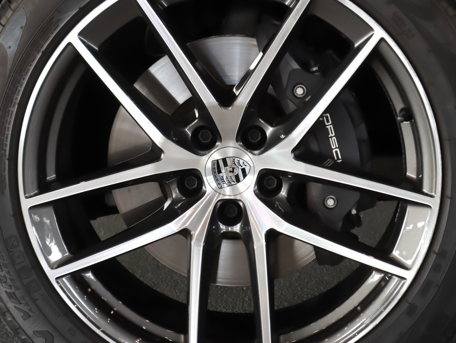 Certified 2025 Porsche Macan image 13