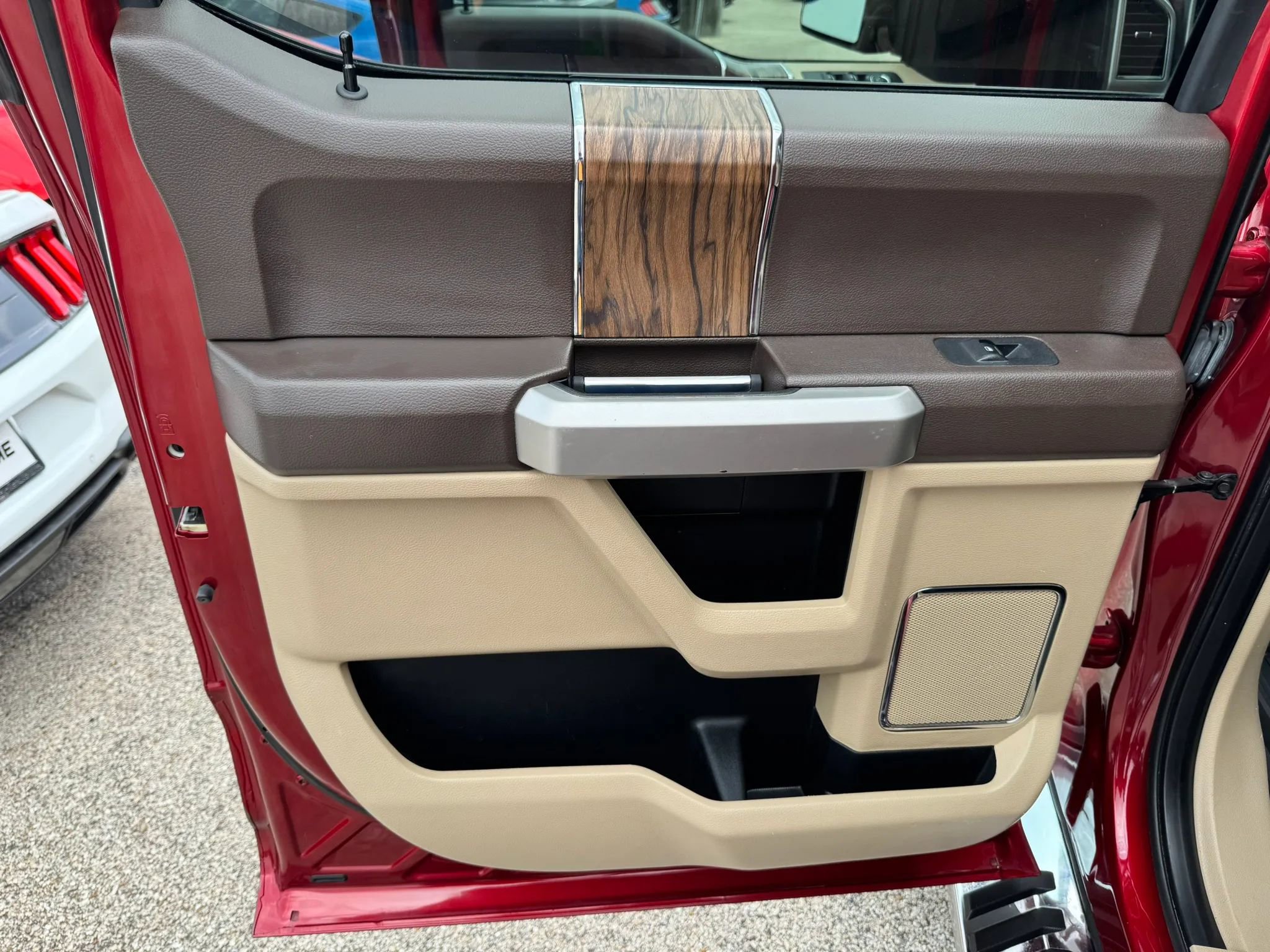 Used 2019 Ford F150 Lariat w/ Equipment Group 502A Luxury RWD image 25