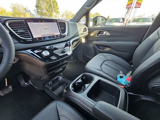 New 2026 Chrysler Voyager LX FWD image 18