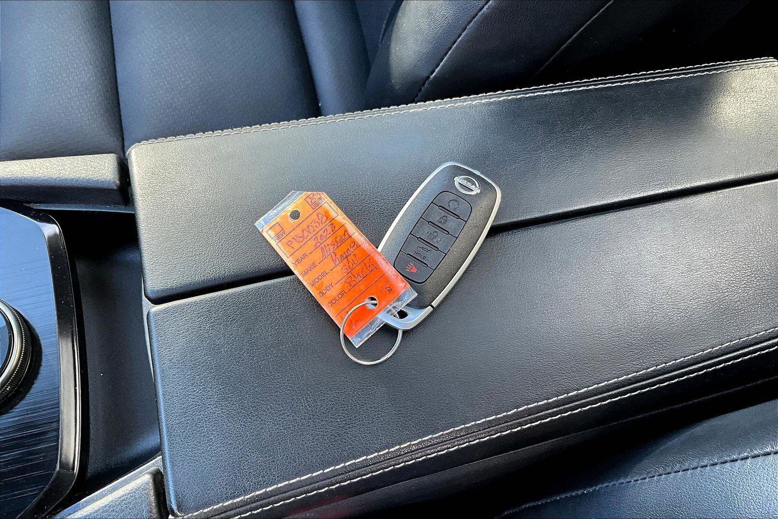 Used 2023 Nissan Rogue SV w/ SV Premium Package image 11