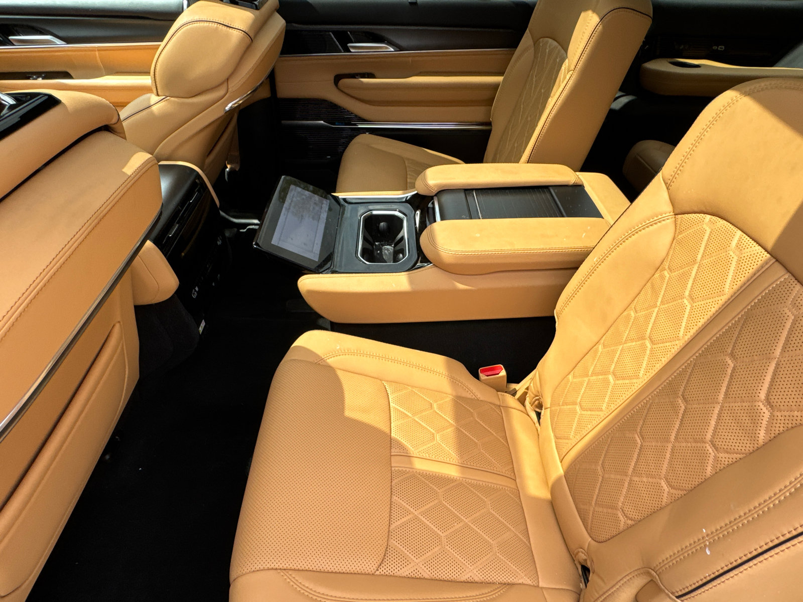 Certified 2025 Jeep Grand Wagoneer Series III w/ Quick Order Packagew 28T AWD/4WD image 24