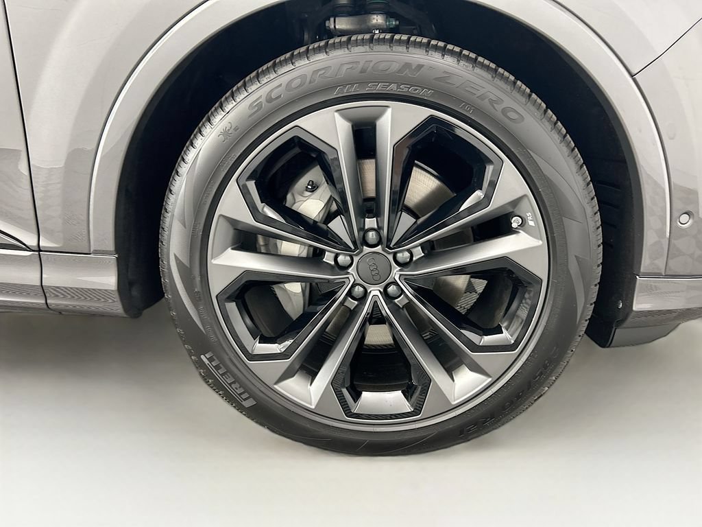 Used 2026 Audi Q7 3.0T Premium Plus w/ Premium Plus Package AWD/4WD image 32