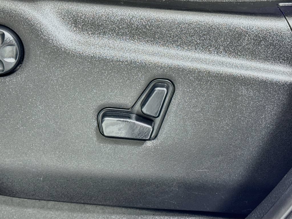 Used 2020 Jeep Grand Cherokee Laredo AWD/4WD image 15
