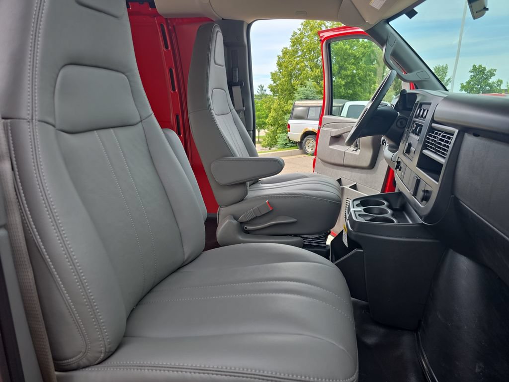 New 2026 GMC Savana 2500 w/ Driver Convenience Package RWD image 10