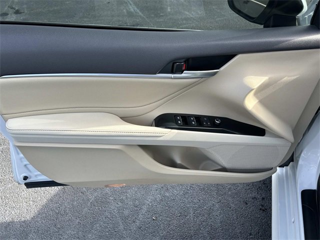 Used 2018 Toyota Camry XLE image 22