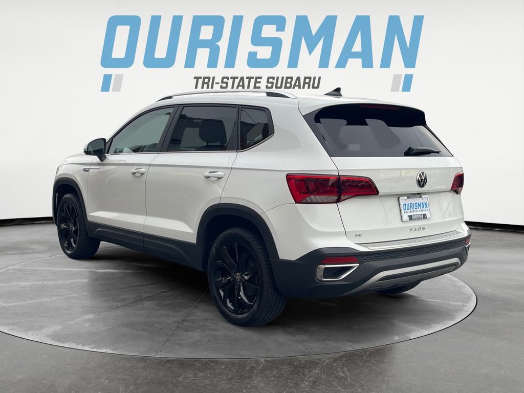 Used 2023 Volkswagen Taos SE w/ Black Wheel Package image 4