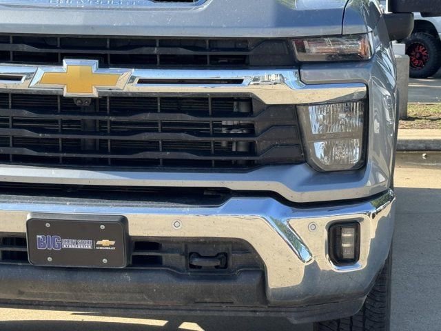 Used 2025 Chevrolet Silverado 3500 LT w/ Safety Package AWD/4WD image 9