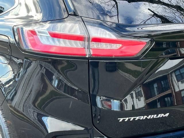 Used 2023 Ford Edge Titanium AWD/4WD image 10