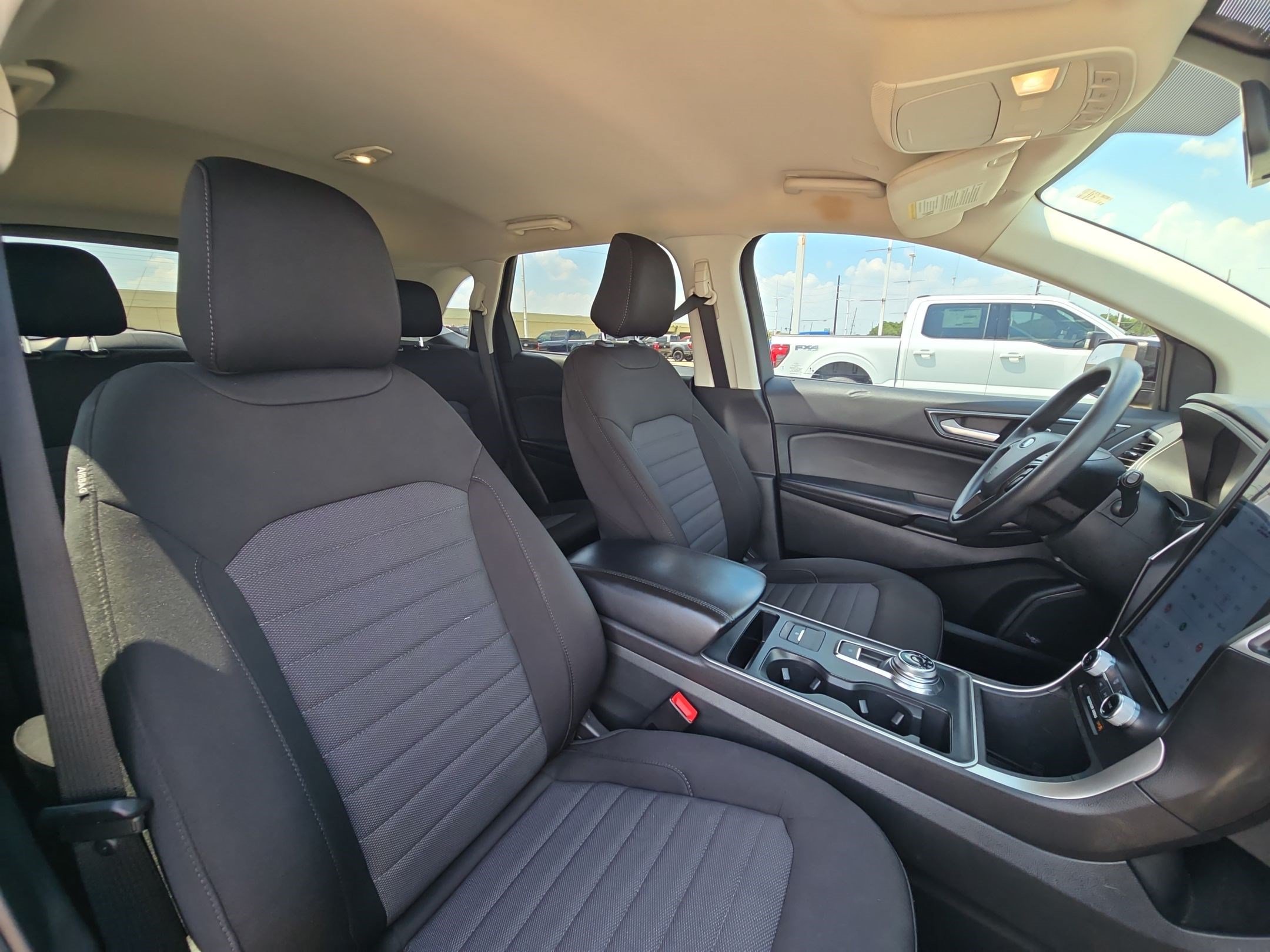 Used 2024 Ford Edge SE w/ Black Appearance Package AWD/4WD image 30