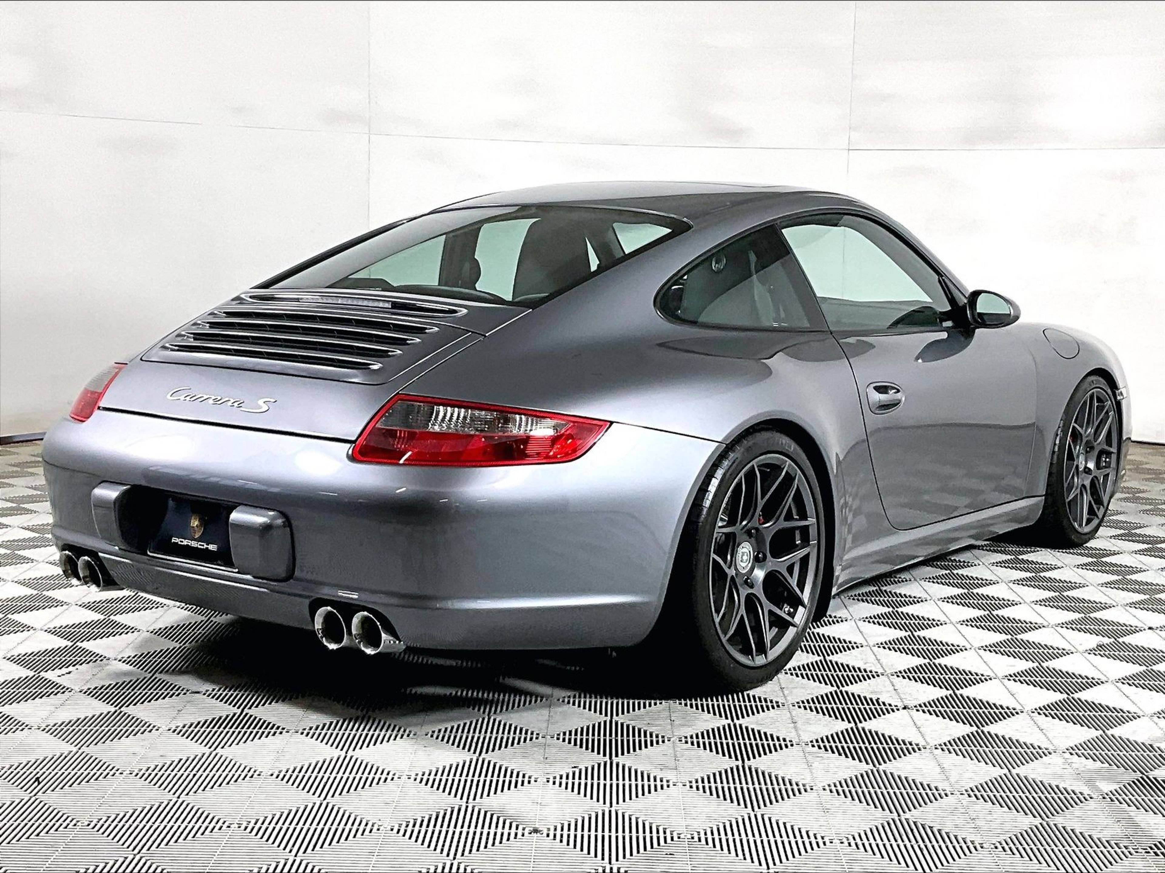 Used 2005 Porsche 911 Carrera S RWD image 9