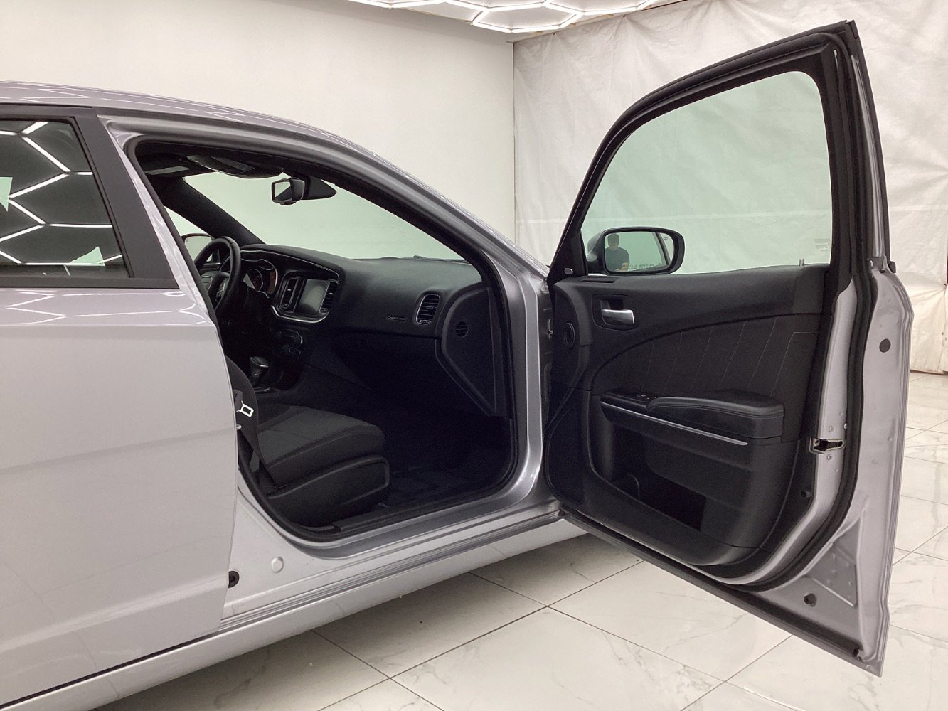 Used 2015 Dodge Charger SXT RWD image 17