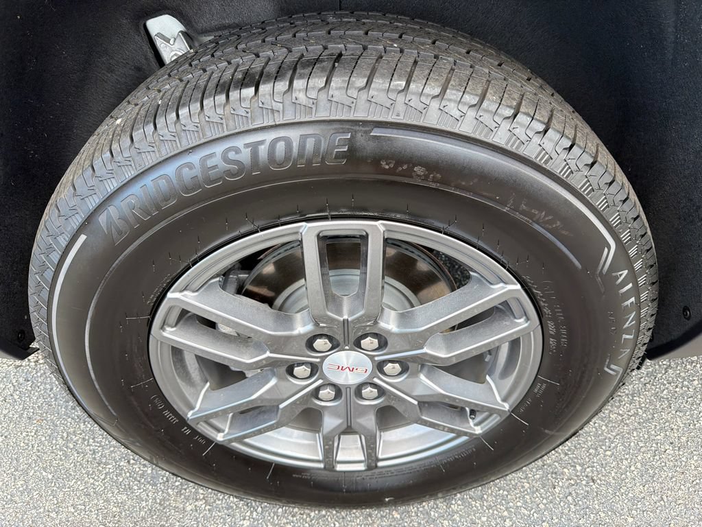 Used 2026 GMC Acadia Elevation FWD image 17