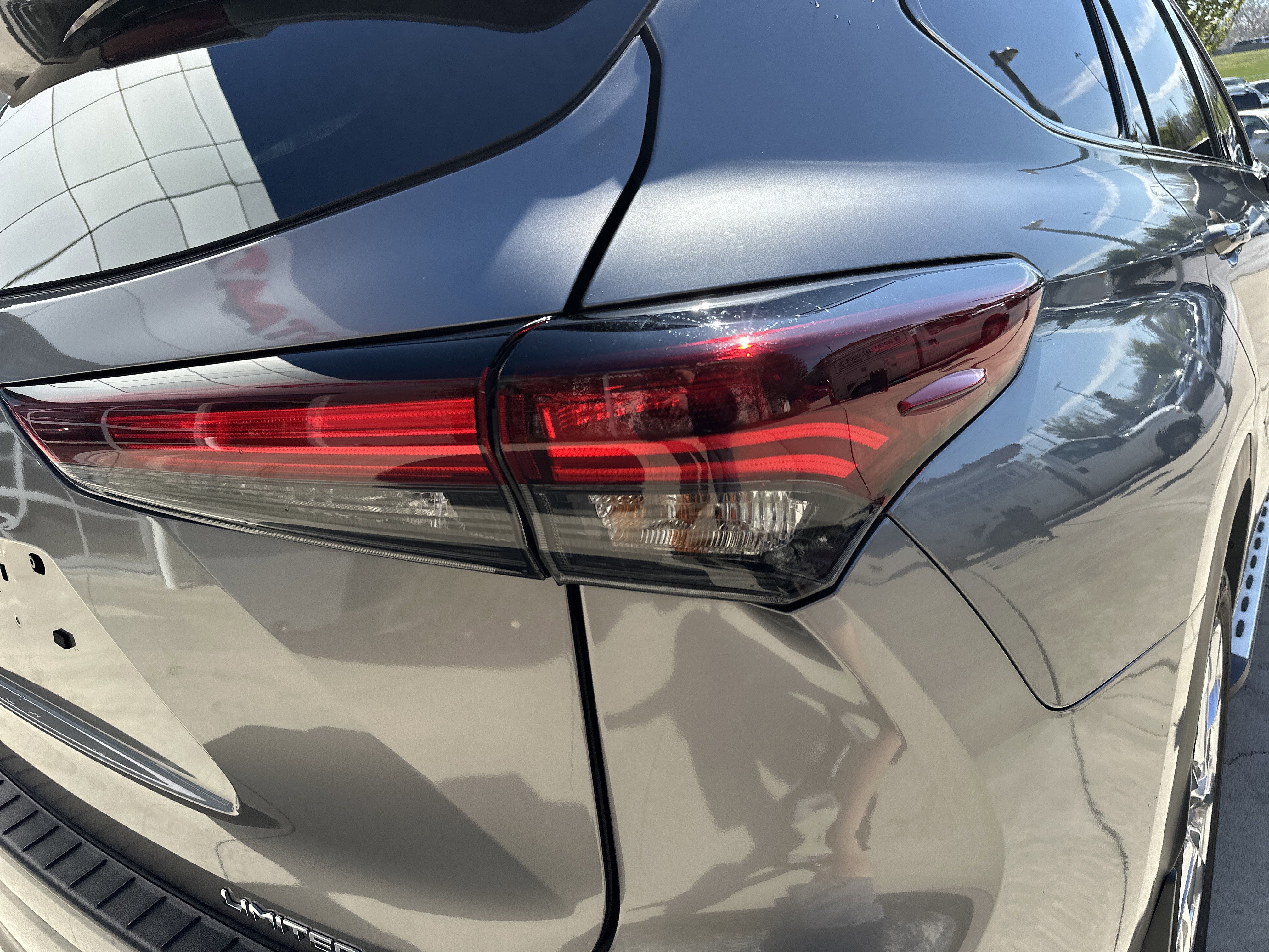 Certified 2025 Toyota Highlander Limited AWD/4WD image 40