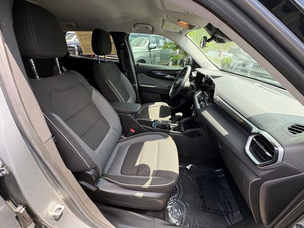 Used 2024 Chevrolet TrailBlazer LT w/ Driver Confidence Package FWD image 23