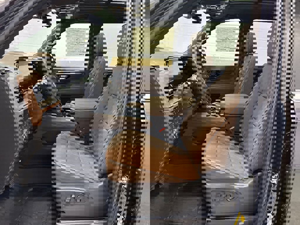 New 2026 Chevrolet Suburban High Country image 11