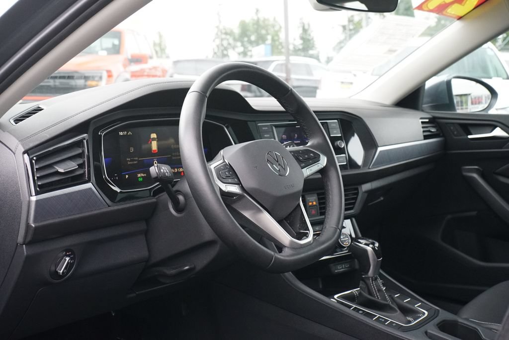 Used 2024 Volkswagen Jetta SE w/ Panoramic Sunroof Package FWD image 19