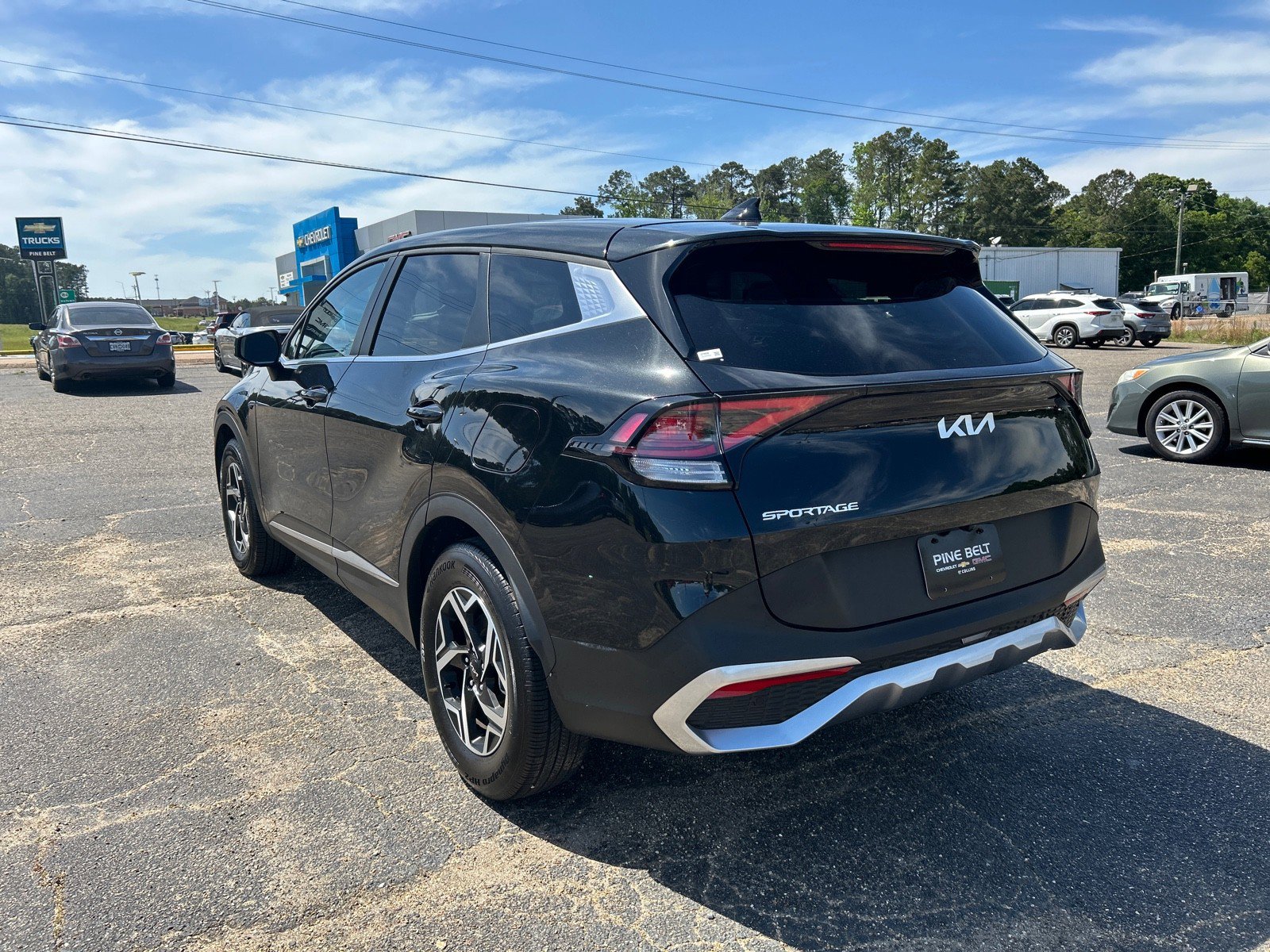 Used 2025 Kia Sportage LX FWD image 4