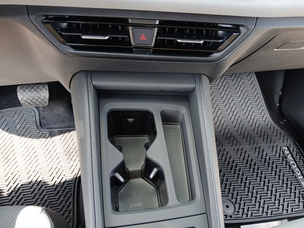 New 2026 Volkswagen Tiguan SE FWD image 14