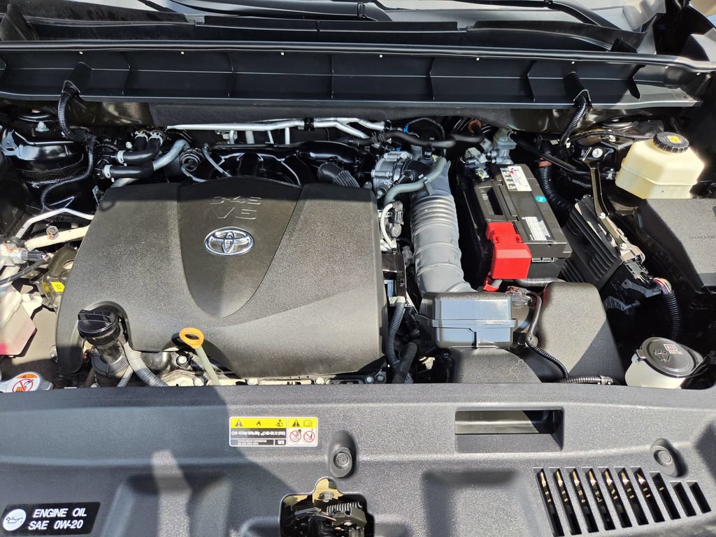 Used 2021 Toyota Highlander Platinum AWD/4WD image 32