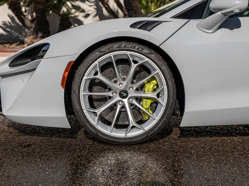 Used 2023 McLaren Artura image 7