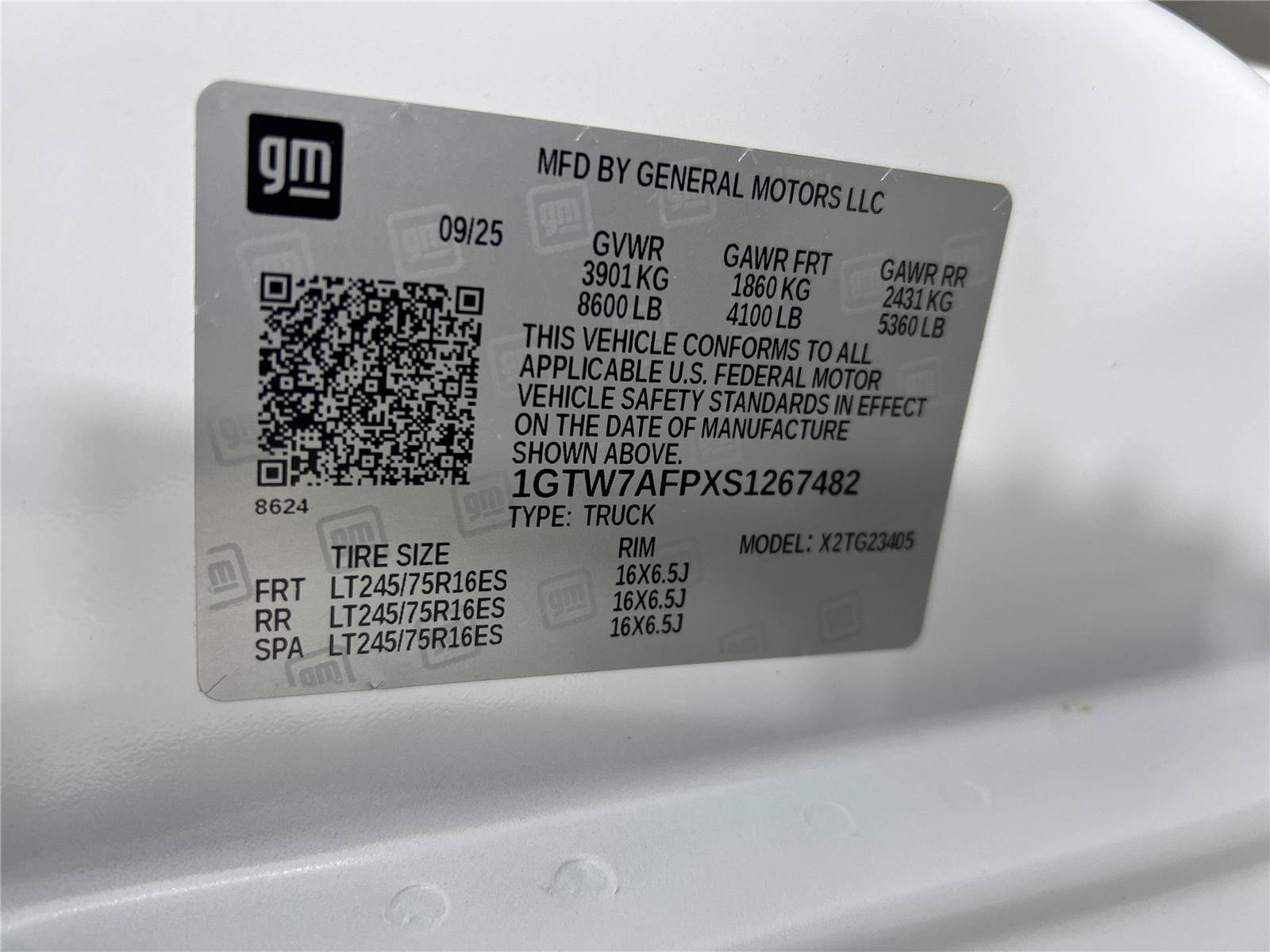 New 2025 GMC Savana 2500 w/ Driver Convenience Package RWD image 27