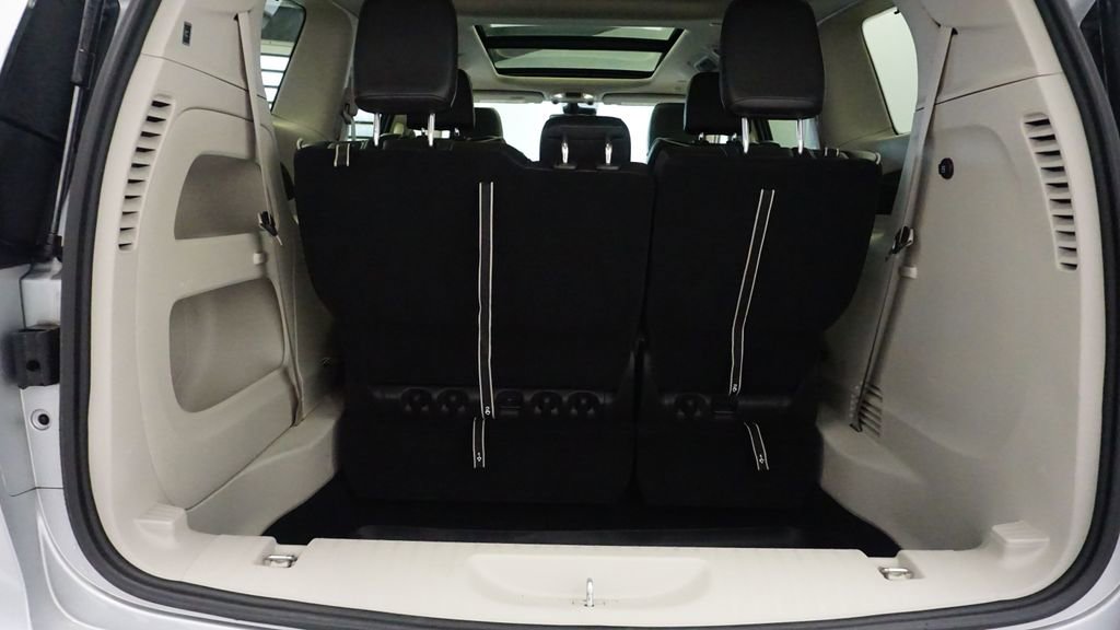 Used 2024 Chrysler Pacifica Limited AWD/4WD image 14