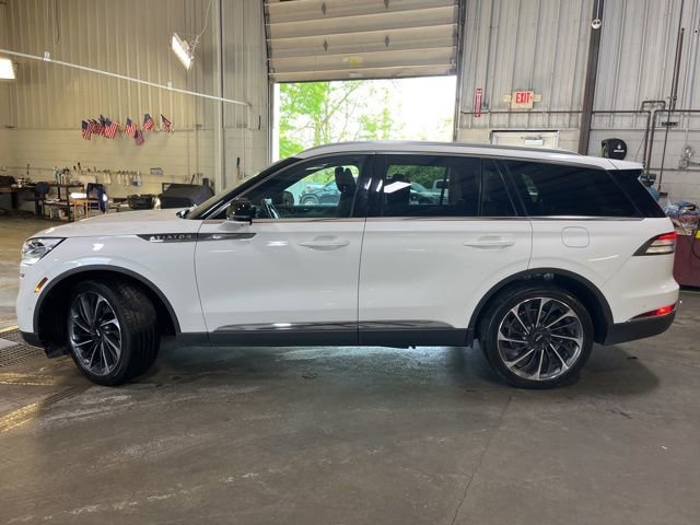 Used 2023 Lincoln Aviator Reserve w/ Equipment Group 201A AWD/4WD image 3