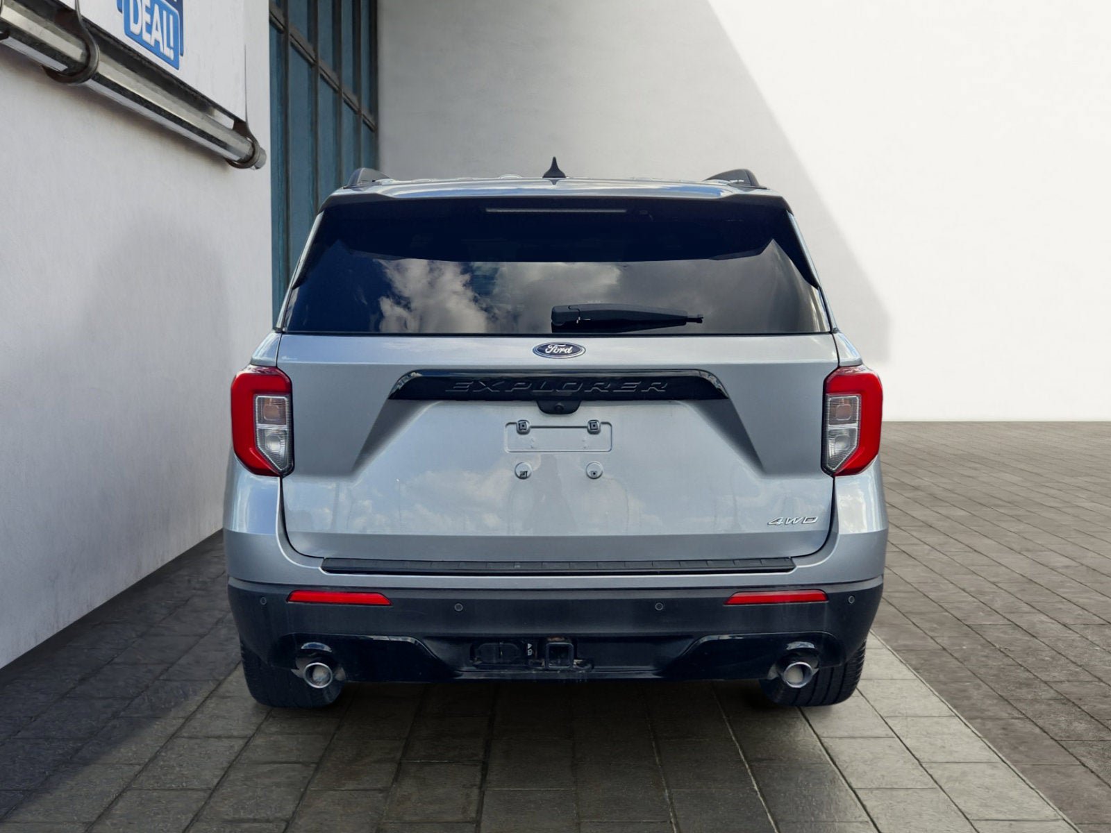 Used 2023 Ford Explorer ST-Line w/ Class IV Trailer Tow Package AWD/4WD image 4