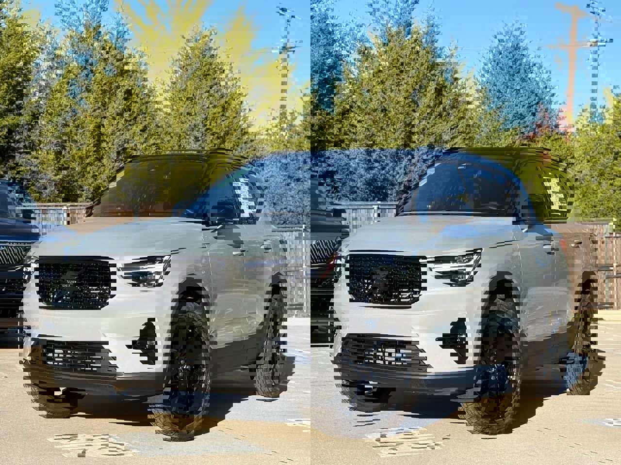 New 2026 Volvo XC40 B5 Ultra w/ Protection Package Premier image 2