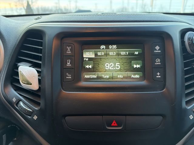 Used 2016 Jeep Cherokee Latitude w/ Cold Weather Group image 20