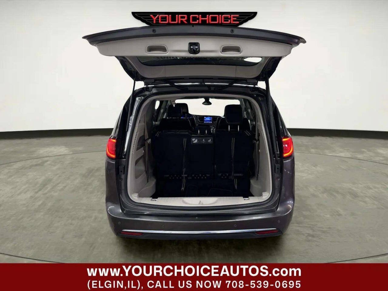Used 2017 Chrysler Pacifica Touring-L Plus w/ Tire & Wheel Group FWD image 5