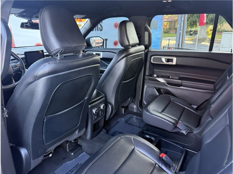 Used 2020 Ford Explorer XLT w/ Equipment Group 202A image 23