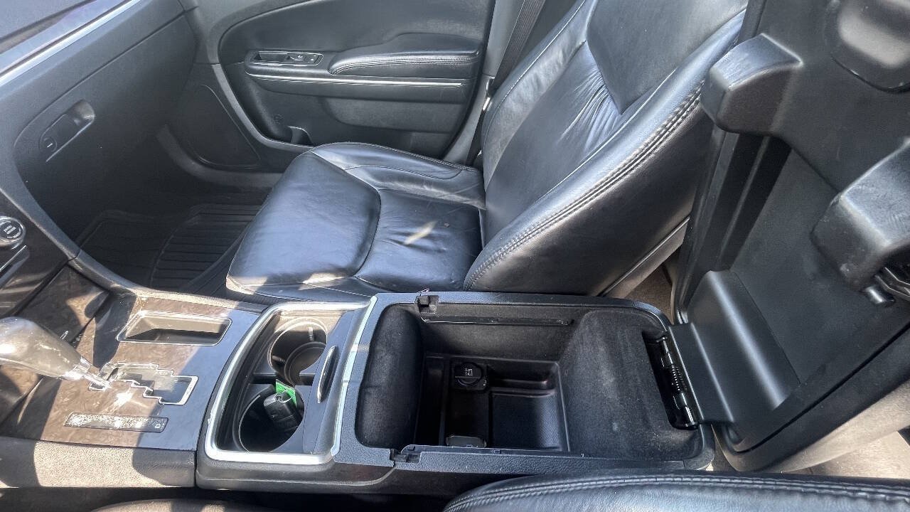Used 2011 Chrysler 300 Limited RWD image 21