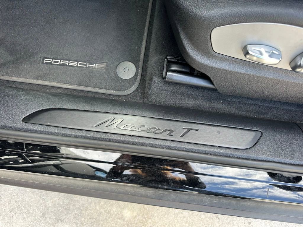 Certified 2023 Porsche Macan Turbo AWD/4WD image 22