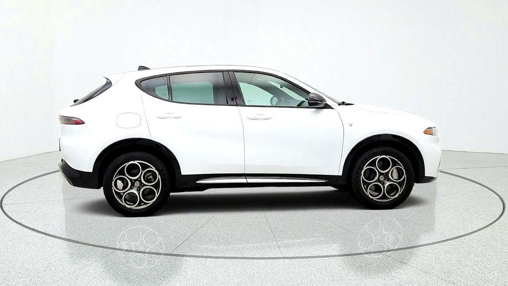 Used 2024 Alfa Romeo Tonale Ti AWD/4WD image 4