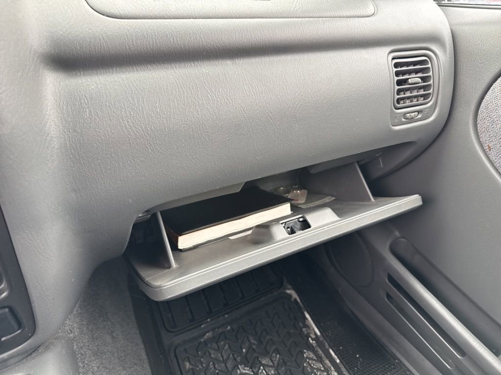 Used 2000 Chevrolet Tracker 4WD w/ Preferred Equipment Group 2 image 21