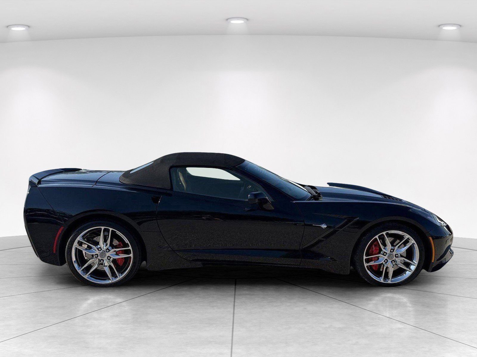 Used 2019 Chevrolet Corvette Stingray Convertible RWD image 2