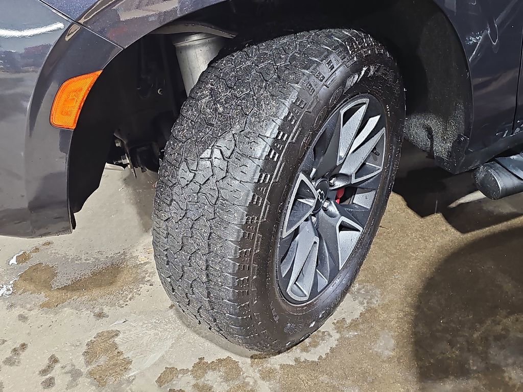 Certified 2022 Chevrolet Tahoe Z71 w/ Z71 Off-Road Package AWD/4WD image 40