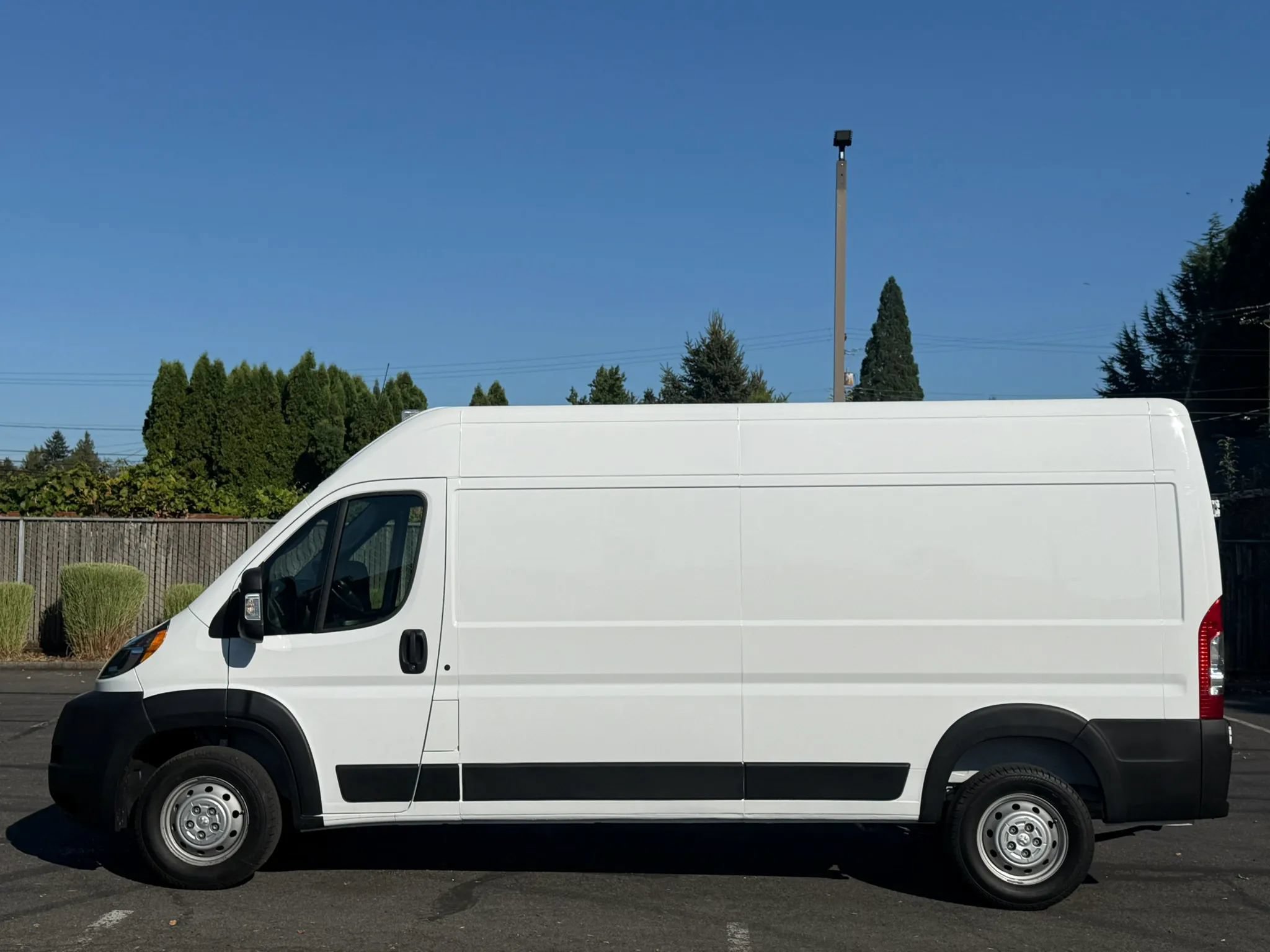 Used 2021 RAM ProMaster 2500 FWD image 2