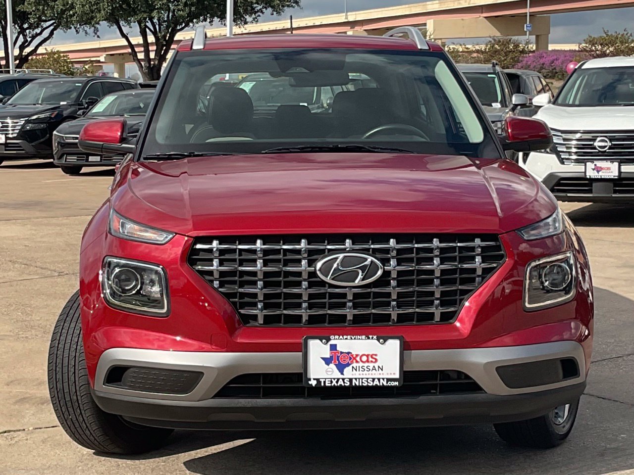 Used 2025 Hyundai Venue SEL FWD image 2