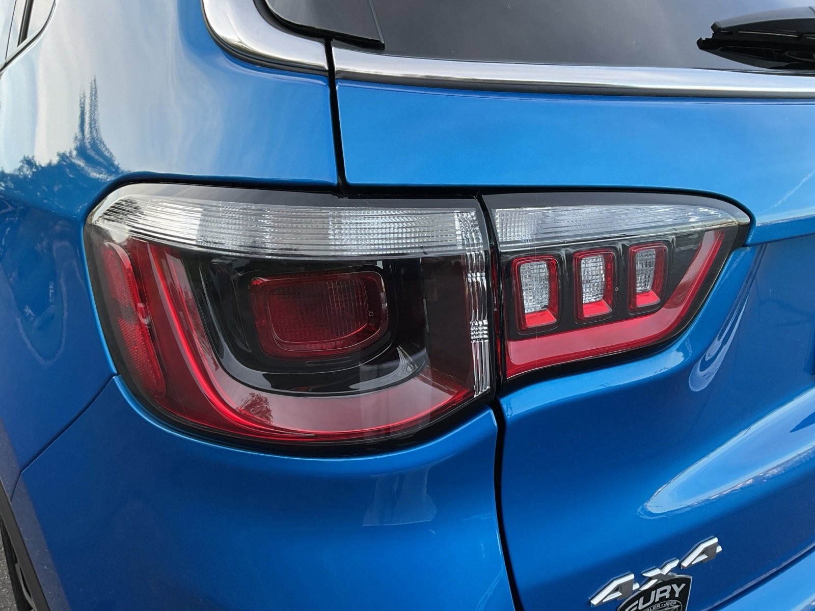 Used 2024 Jeep Compass Limited image 31