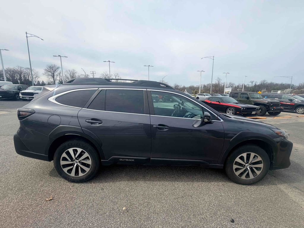 Used 2023 Subaru Outback Premium image 10