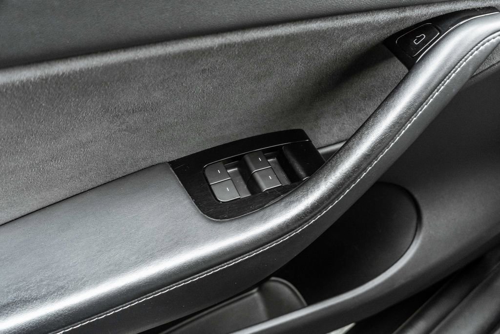 Used 2020 Tesla Model Y Long Range image 14