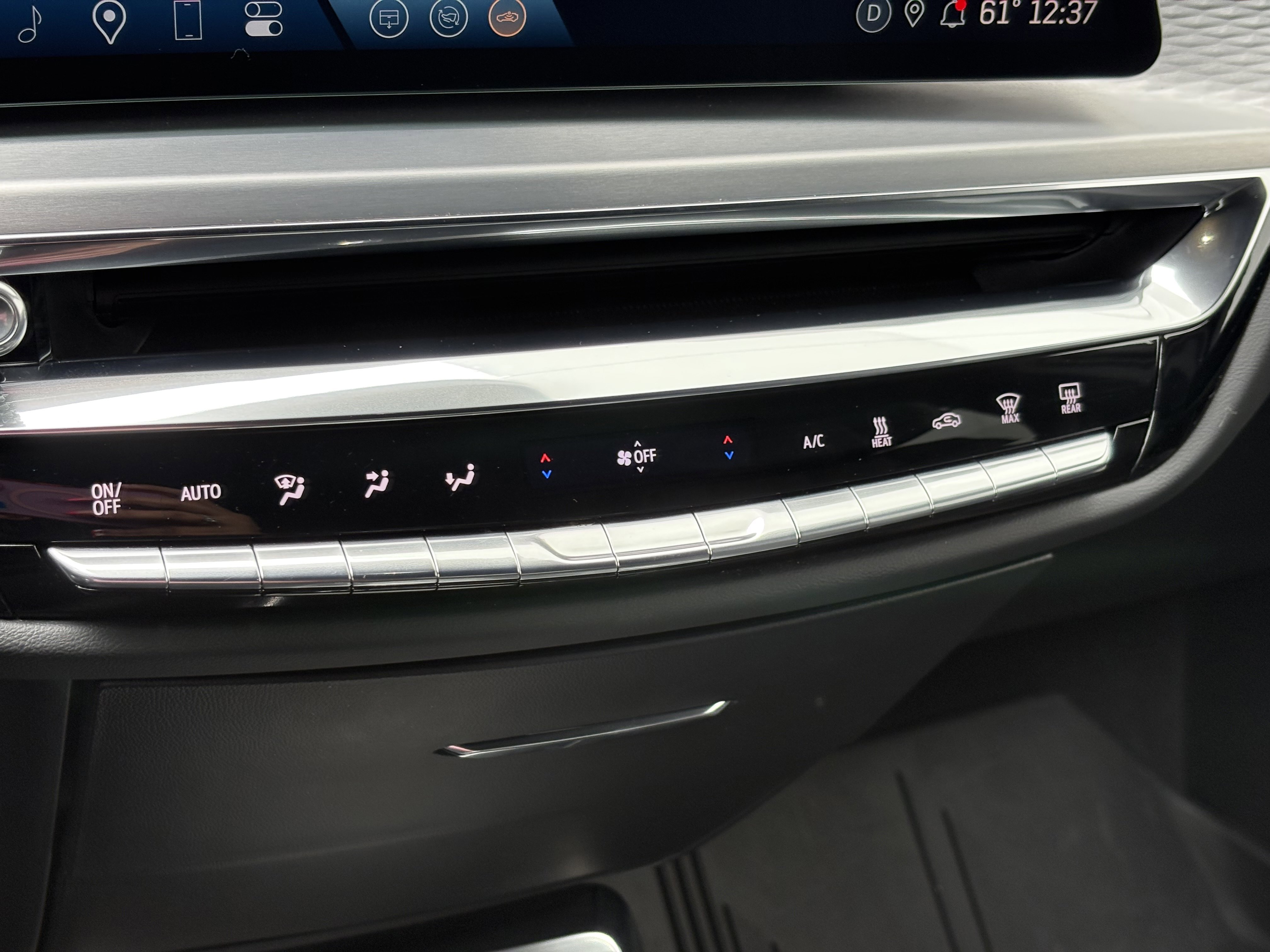 Used 2024 Cadillac Lyriq Luxury w/ LPO, Floor Liner Package AWD/4WD image 27