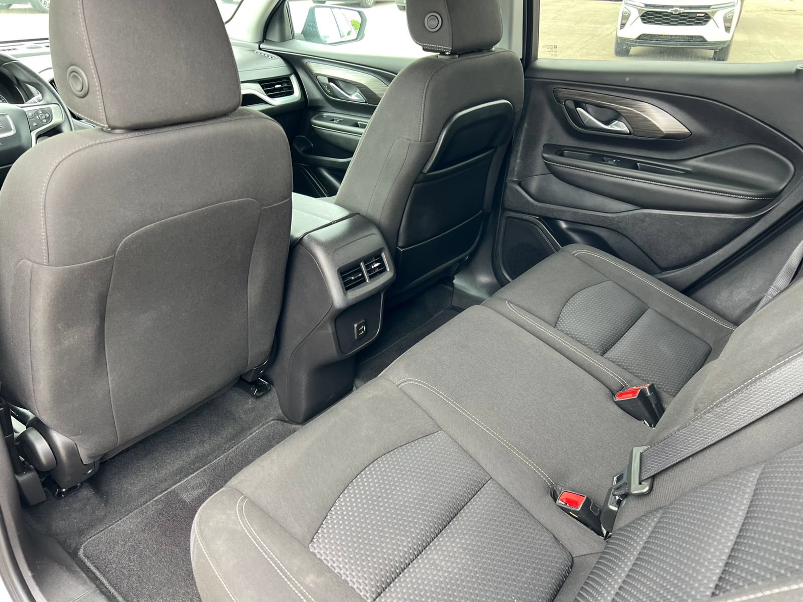 Used 2024 GMC Terrain SLE AWD/4WD image 33