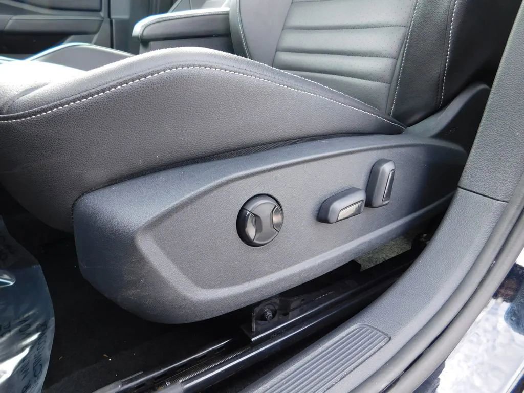 Used 2024 Volkswagen Jetta SE FWD image 15